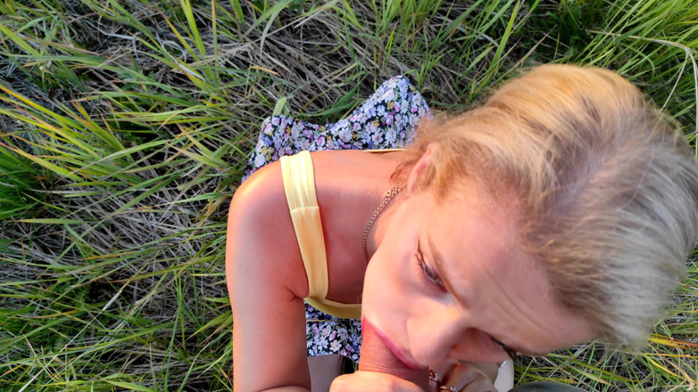 S-Wife Katy: Ejaculare mare la apus pentru soția drăguță Katy.