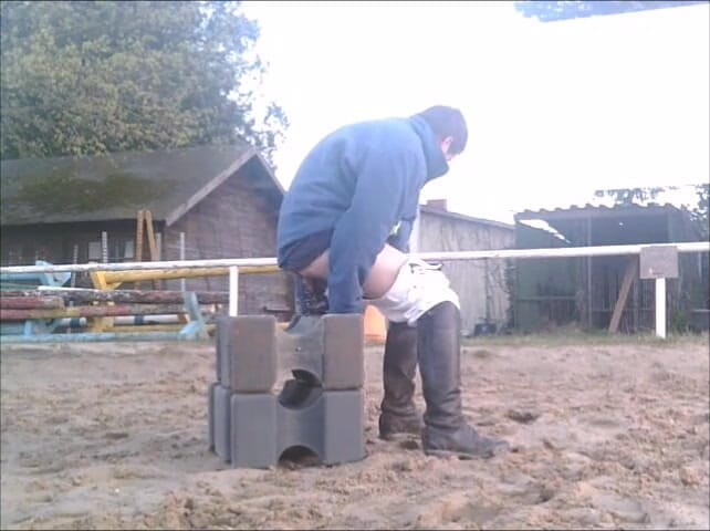 henry029: Dildo in the Riding Arena