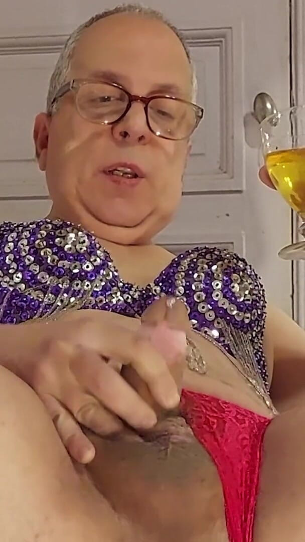 Dildo Man and Cross Hard Sex: Я беру мою мочу в одну чашку и эякуляю и глотаю все это