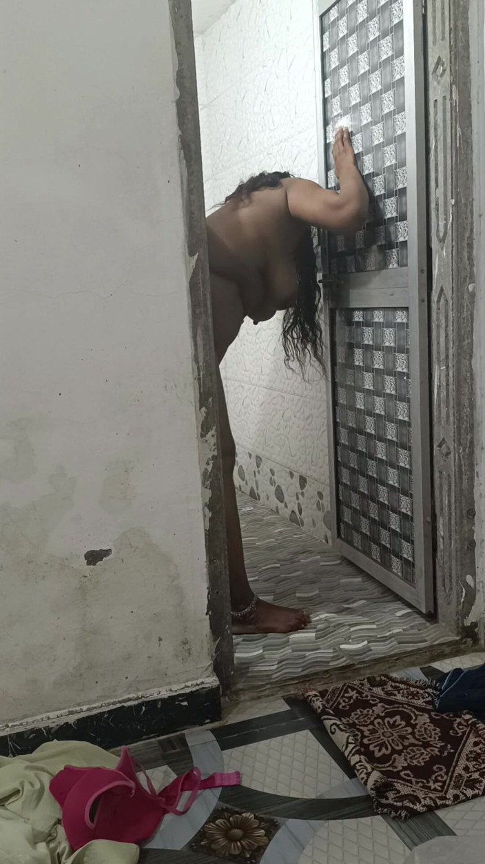 Bhabhi UP: Desi India Hot Bhabhi Washroom Mein to Chhod Do