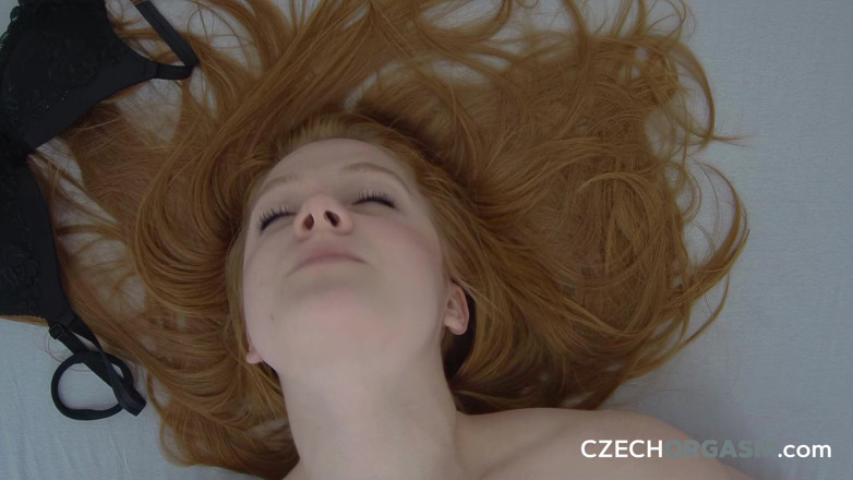 Czech Orgasm: Český orgasmus 67: Obrovská přírodní prsa zalitá mrdkou – Prsatá kočička v...