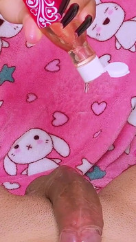 Macecha bere velkou nálož spermatu ve smyslném honění s dlouhými nehty