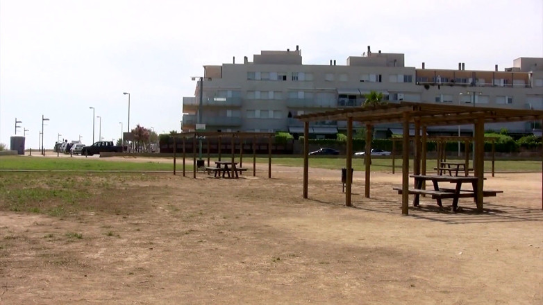 Alfacontent: Cazzo deepthroat sulla spiaggia