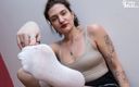 Czech Soles - foot fetish content: Verrückte freundin pOV-trampeln und stinkender fuß und socke