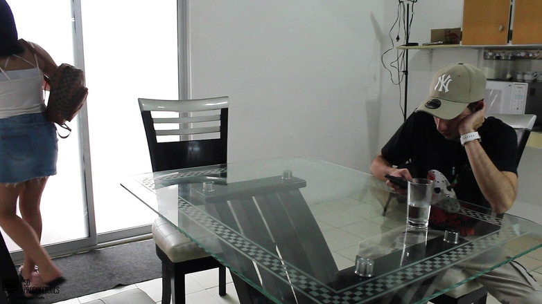 Vayolet: Szef pozostawia całą swoją spermę w ustach swojego napalonego pracownika -...