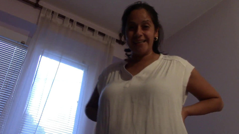 Randy and Deria: Nanny hilft einem jungen mann beim abspritzen