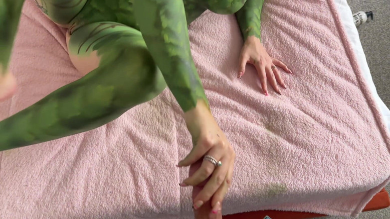 jasminebrooks: Poison Ivy se tape un fan