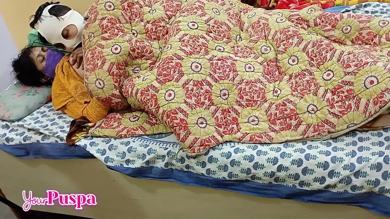 Your Puspa: Üvey oğlum yakında yatıyor ve beni sıkıca sikiyor