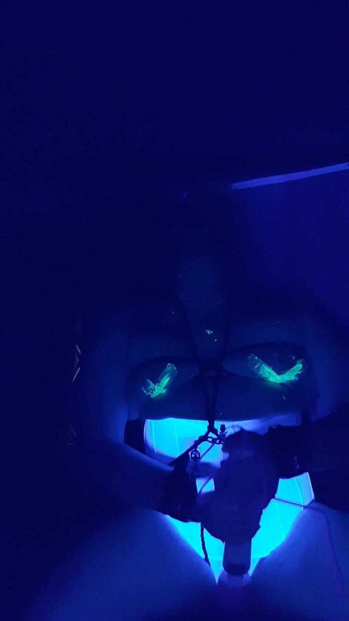 Roxxie rae page: Schwarzes licht, selbstbondage