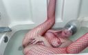 Sultry Silvea: Sensual Silvea com camisinha, respiração na banheira