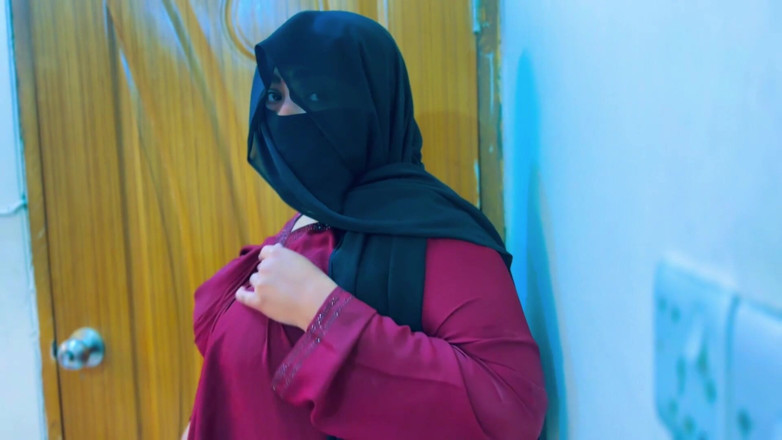 Aria Mia: Egyptská sexy služka dostane super nadrženou a začít Masturbat v...
