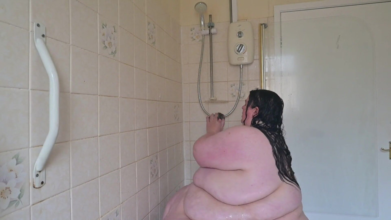 SSBBWLadyBrads: Mandi dewi Puting Dewi Reveal