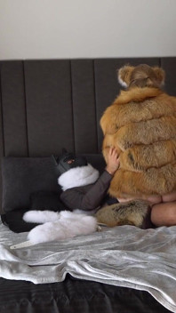 Verrückter pelz-sex! Pelzmantel, pelziger analplug und eine Hundemaske! Katzen-hunde-rollenspiel