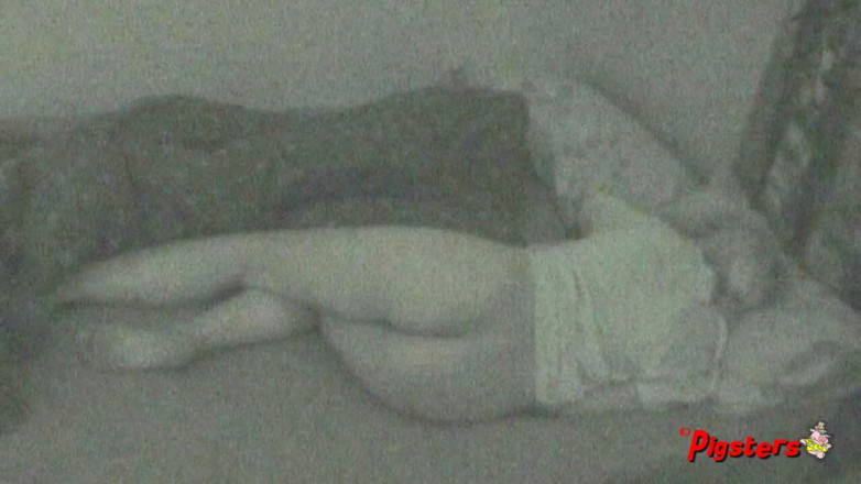 Pigsters: BBW Christie fingering and rubbing her pussy in homemade video
