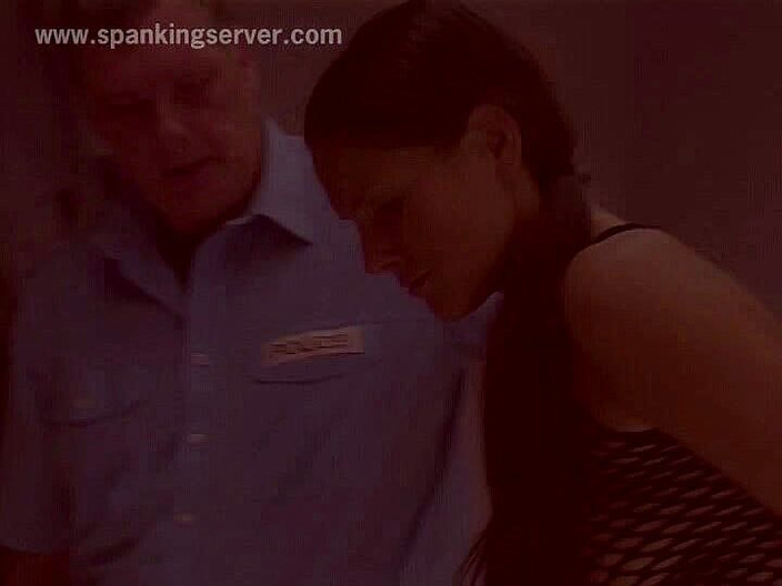 Spanking Server: 查理鞭打 1010