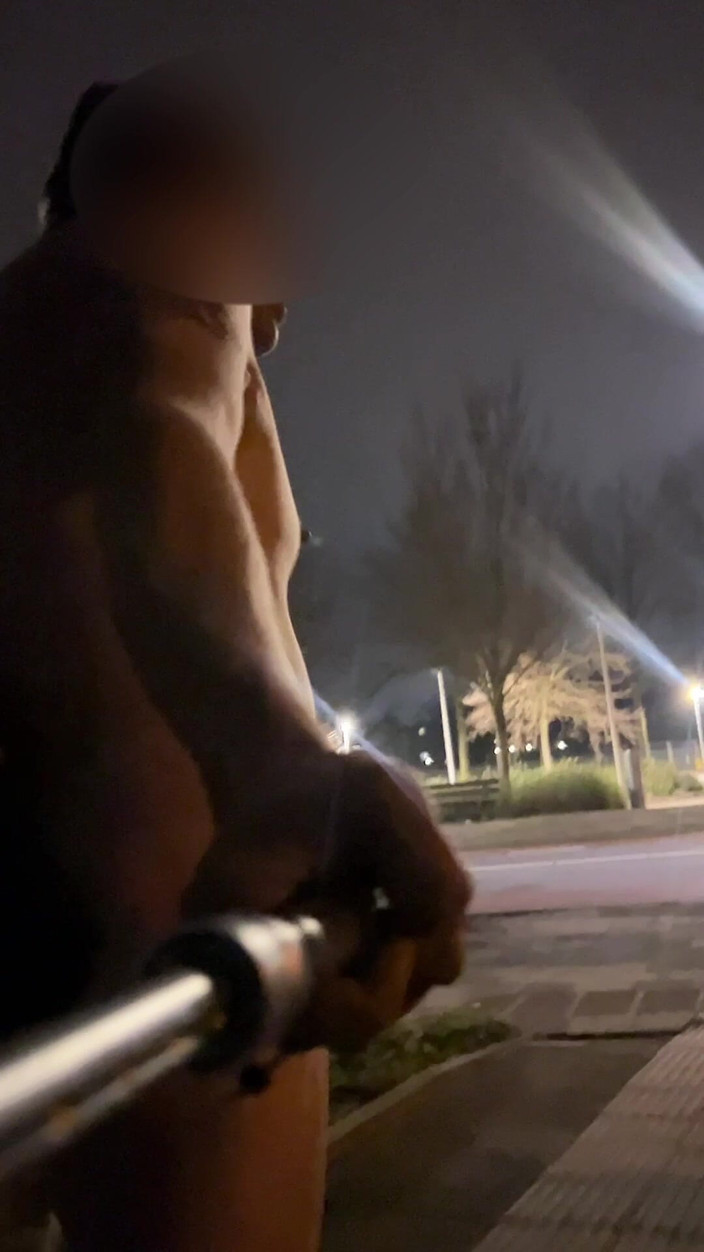 No limit cbt slave: Çıplak yürüyüş şehri