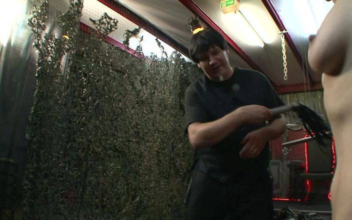 German BDSM MMV: Bdsm - alemanas dos chicas babosas meando en Mounth