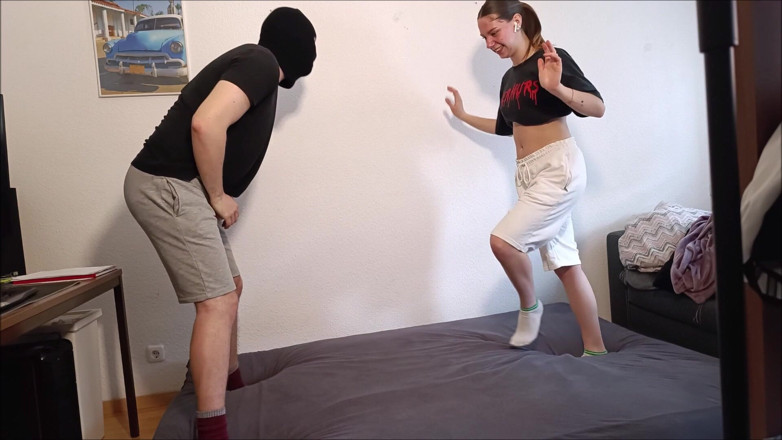 GermanBallsBusted: 20min Voller Schmerzen