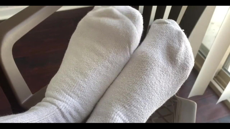 Jasons feet: Aku diminta untuk memakai kaus kaki atletis dan menunjukkan lebih...