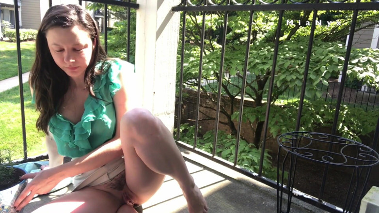 MiaNyx: Pee vlog a full naughty day of peeing