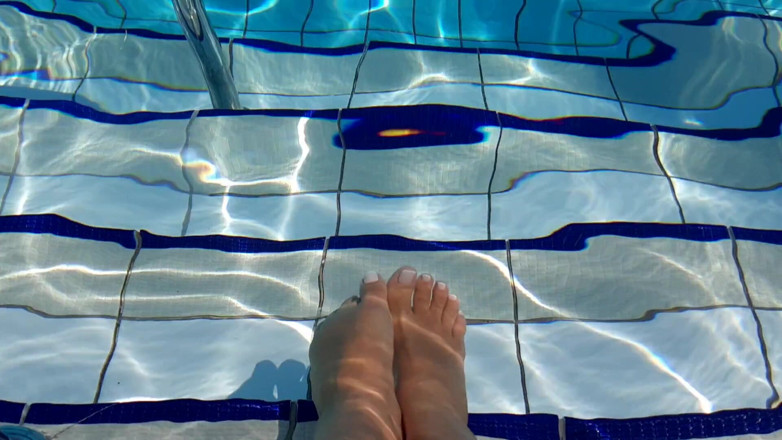 Fetish intimmedia: Foot fetish play in pool