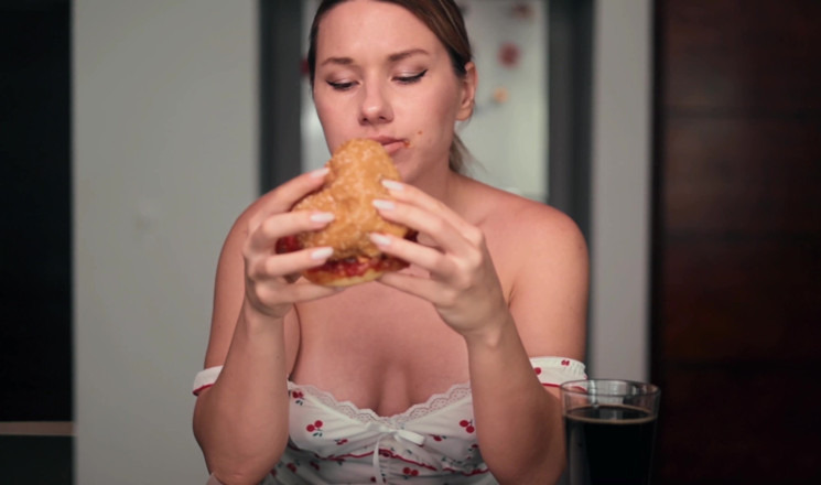 Mrs Peachesxx: Eet een heerlijke handgemaakte burger mmm lekker