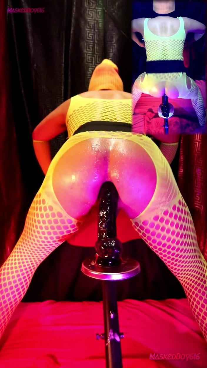Maskedboy616: Poskakuji svým naolejovaným zadkem v žlutém fluorescenčním prádle 3