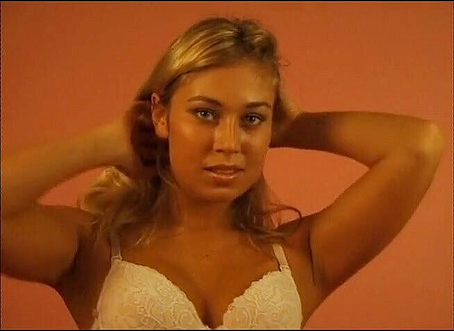 Flash Model Amateurs: Beleza gata satisfaze sua boceta