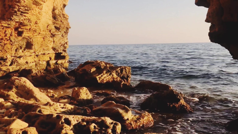 Risky Hairy Couple: Sesso mare nella spiaggia nudista
