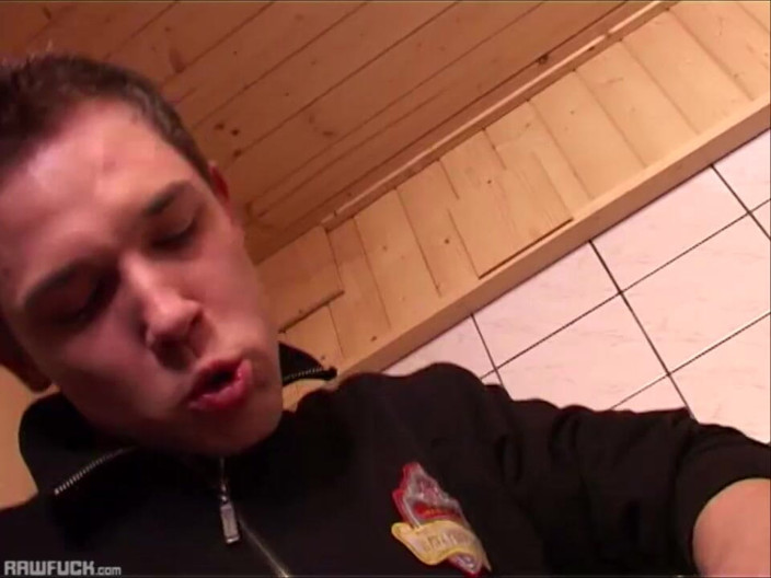 Raw Fuck: Curva blondă trebuie să înghită o mulțime de spermă