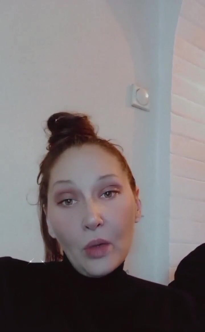 Dominatrix Redsonyja: Miluji zbožňování sebe a zvláště miluji, když mě můj otrok...