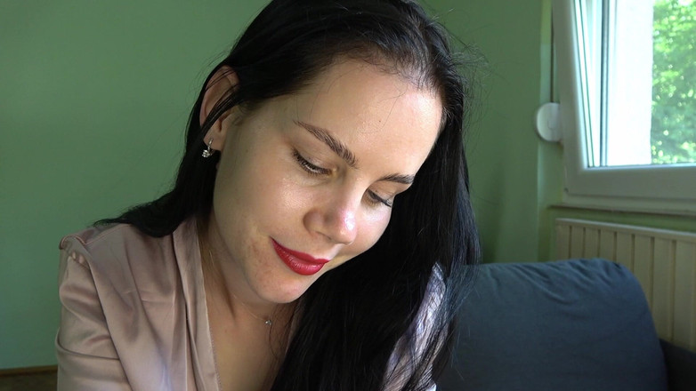 Anna Sky: 巨大娘アンナは彼女の家であなたと遊ぶ