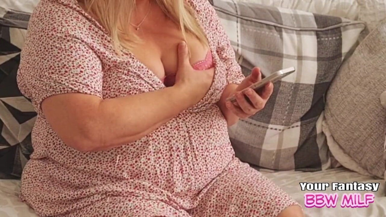BBW_Wife: 털이 무성한 구멍을 음란한 드래곤 딜도로 채우는 건전한 주부