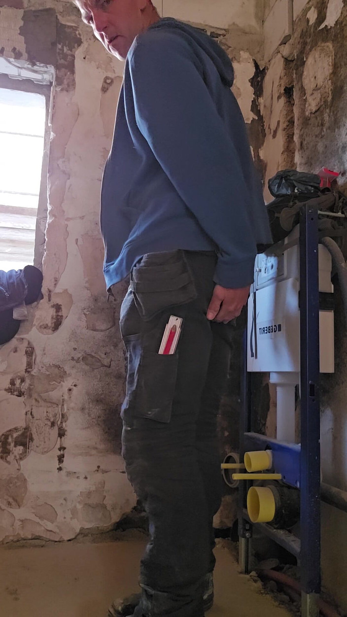 Chris_snoopy_91: Permanentemente bi-homem recebe com um e se masturba enquanto trabalha...