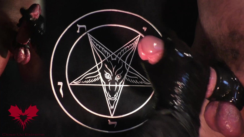 Close Up Extreme: Honění v latexových rukavicích - pocta Baphometovi