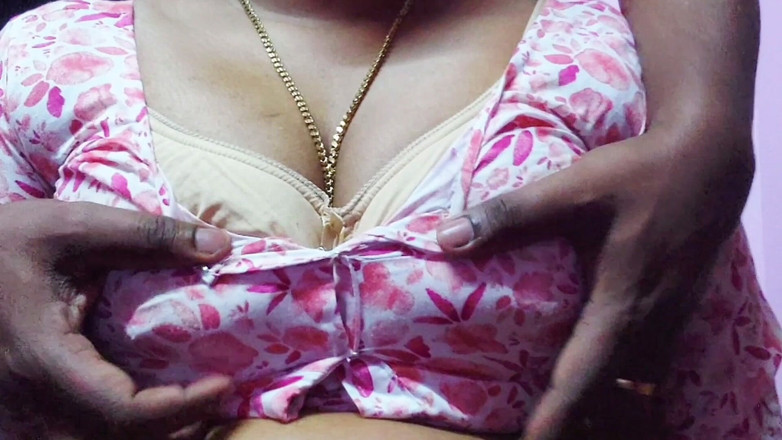 Desi Mohini: Indická nejžhavější Desi Bhabhi svádí Devara k sexu s ní.