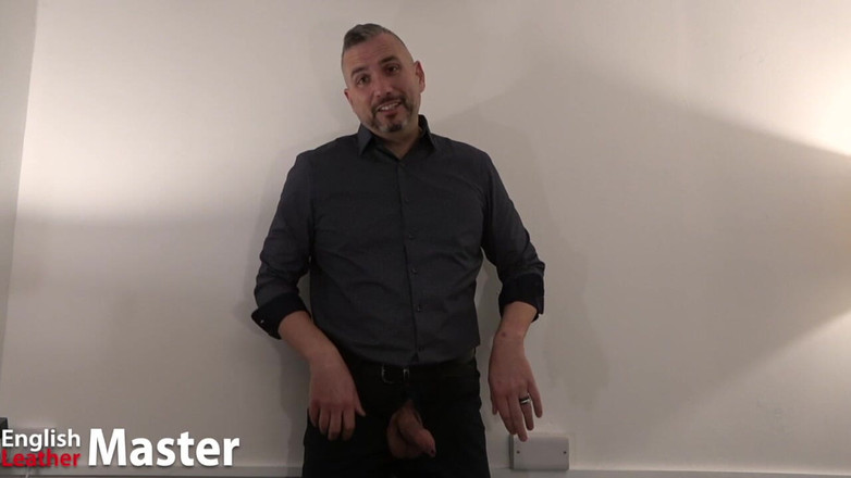 EnglishLeathermaster: Öğretmen mastürbasyon yapıyor ve 31 talimatı veriyor