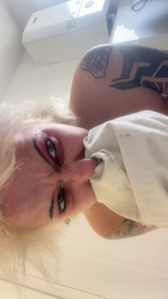 Glitterqueen1999: Mp4 Nose Blowing Sneezing Snot Fetish Coughing