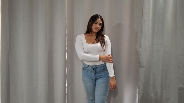 SugarPose: Chloe und posiert für die kamera