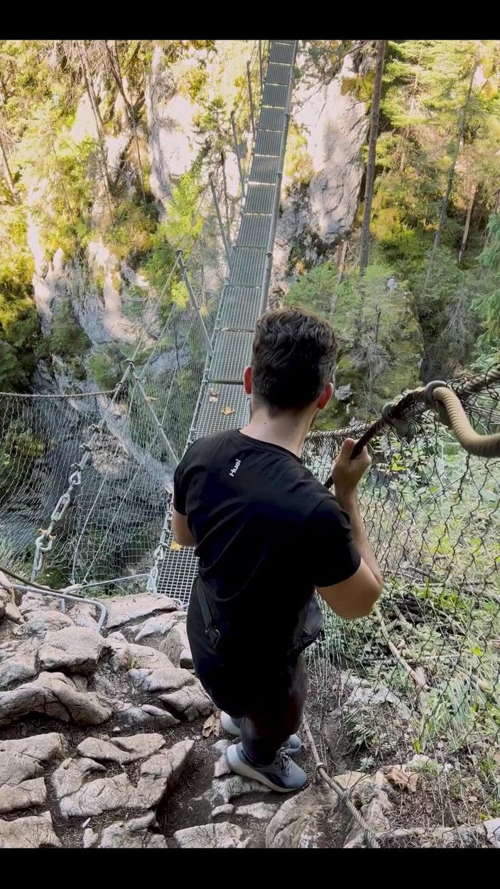 Luna and Sage: Làm tình nhanh trên núi tự phát, cặp đôi công cộng...