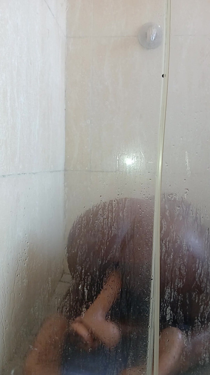 Freaky Leo: Time to Shower with My Toy