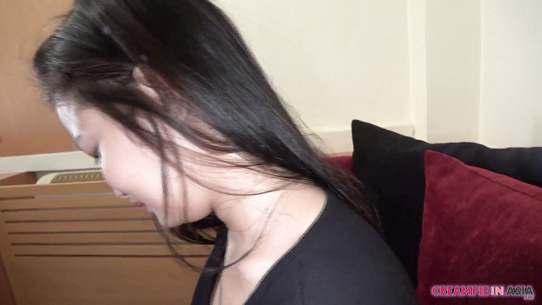 Creampie In Asia: Cewek itu agak marah gara-gara crot di dalam
