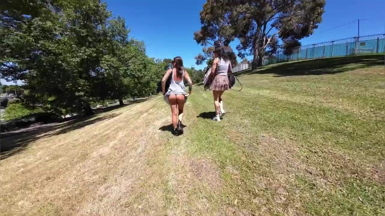 Mr LDN Lad: Hai con đĩ Aussie được dụ dỗ và đụ trong phòng tắm