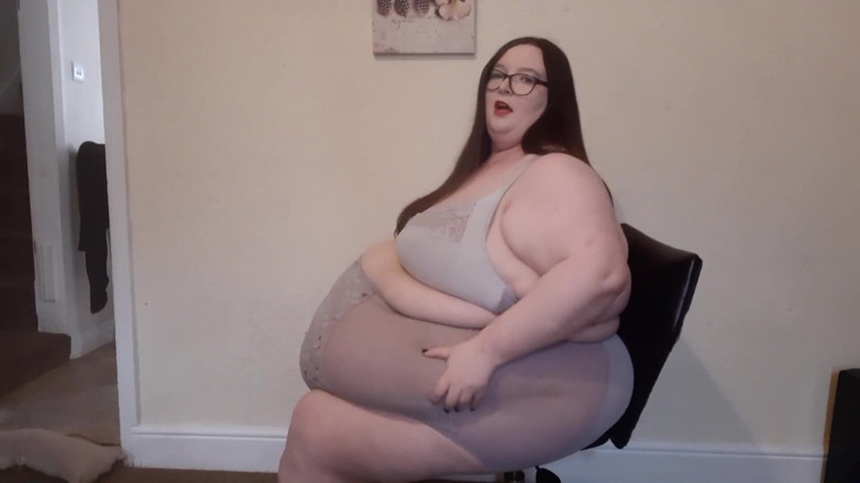 SSBBWLadyBrads: SSBBW goddess vs office chair - fat chat