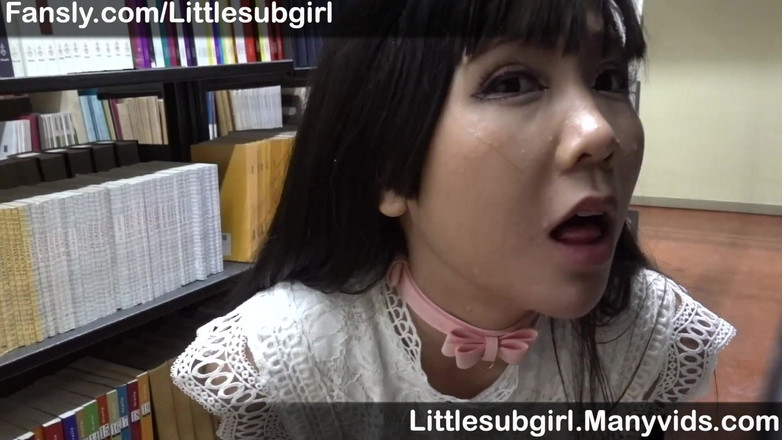 Littlesubgirl: Sexy Asijská šuká její kundičku ve veřejné knihovně!