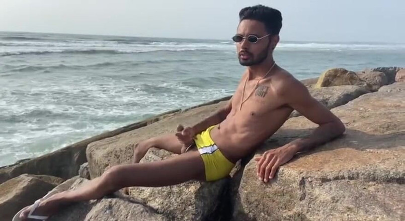 arabeputo: Magrelo Do Pau Grande Punheta pe plajă