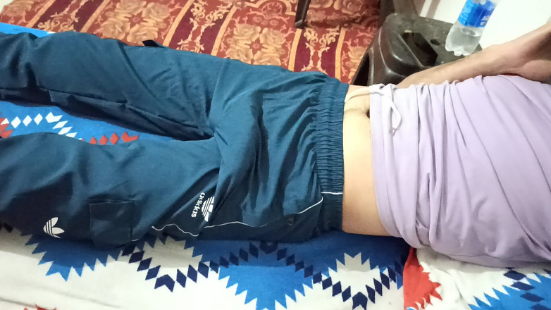 Desi__Panda: Ничего себе первое прикосновение моего сводного брата с большим членом в полуночном штучке