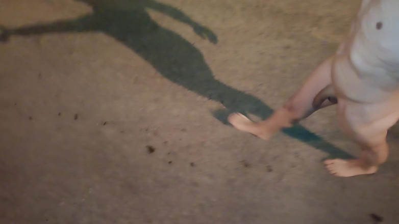 Dan Eagle: Nahá chcací sprcha na ulici