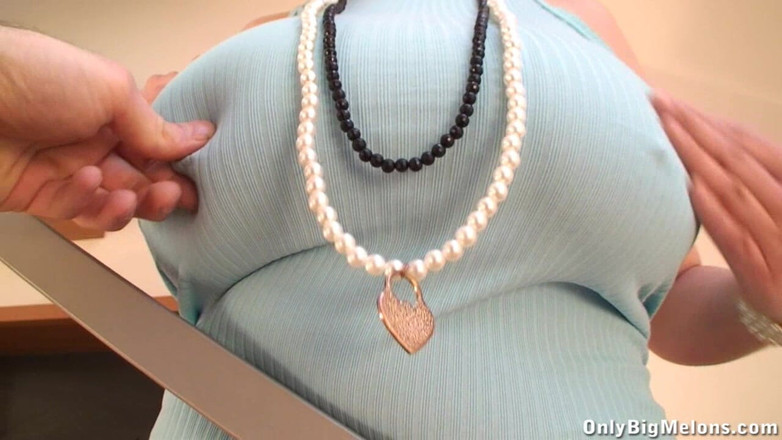 Only Big Melons: Spremendo questi capezzoli perfetti