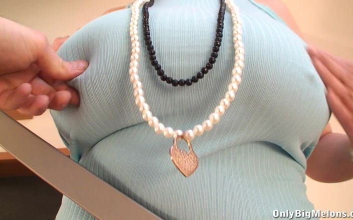 Only Big Melons: Strângând aceste sfârcuri perfecte